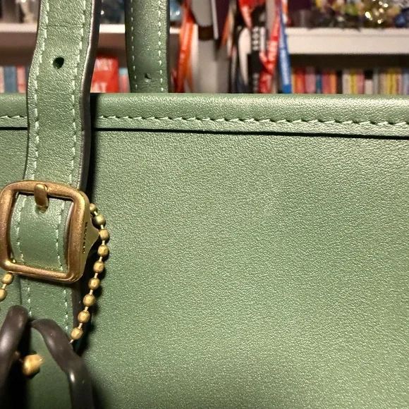 Coach Green Swing Zip - Picture 5 of 10